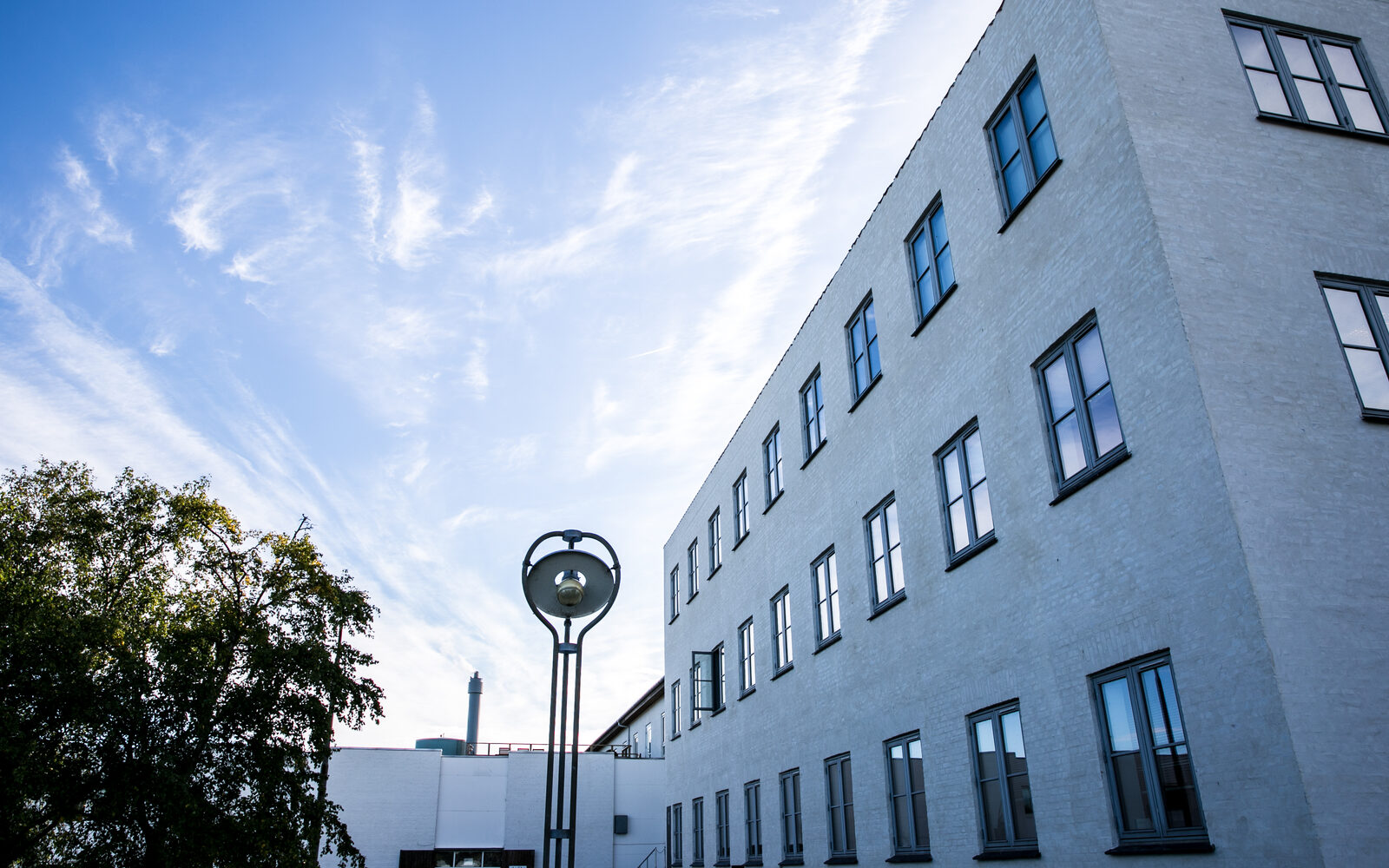 Lampefabrikken — bygningen på Måløv Byvej